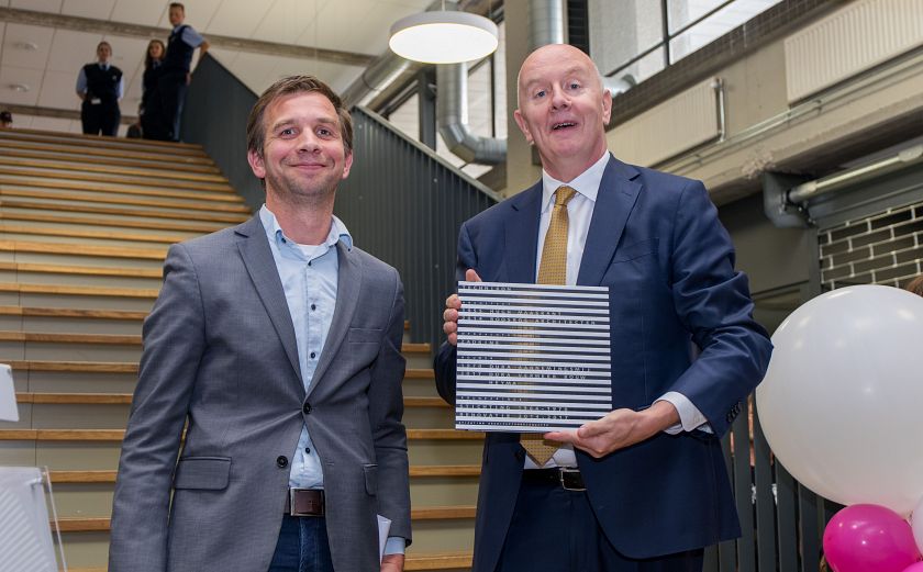Overhandiging plaquette Technikon