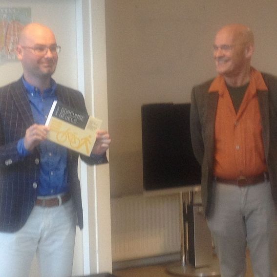 Martin Klop ontvangt cassette
