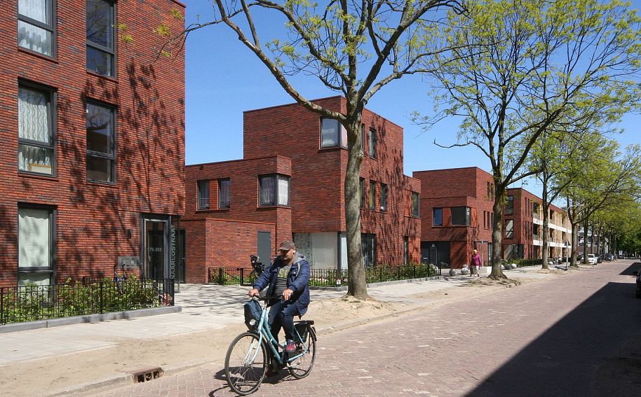 Morgenstond, Tinaarlostraat, 51 huurwoningen