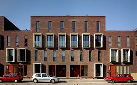 Vlinderbuurt, 117 woningen, 16 appartementen, bedrijfsruimten en atelier
