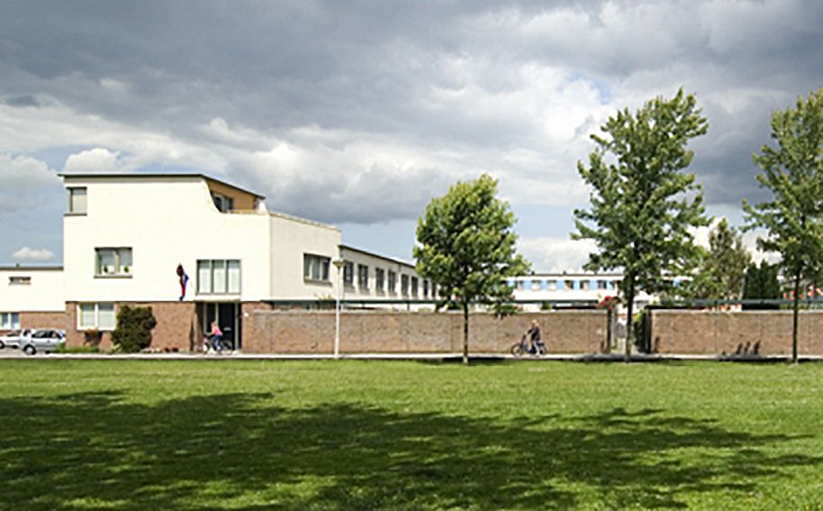 Langepad, 100 eengezinswoningen en 45 parkvillaâ€™s